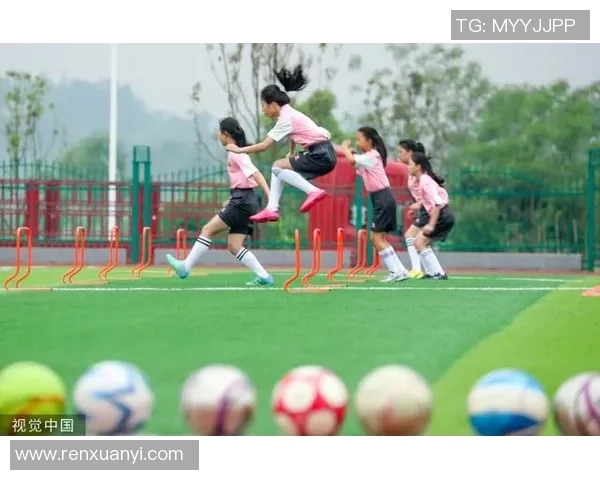 足球小高的成长之路:从校园小将到职业联赛的奋斗故事